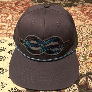 ♾ Sendero Snapbakck Knot Hat ♾